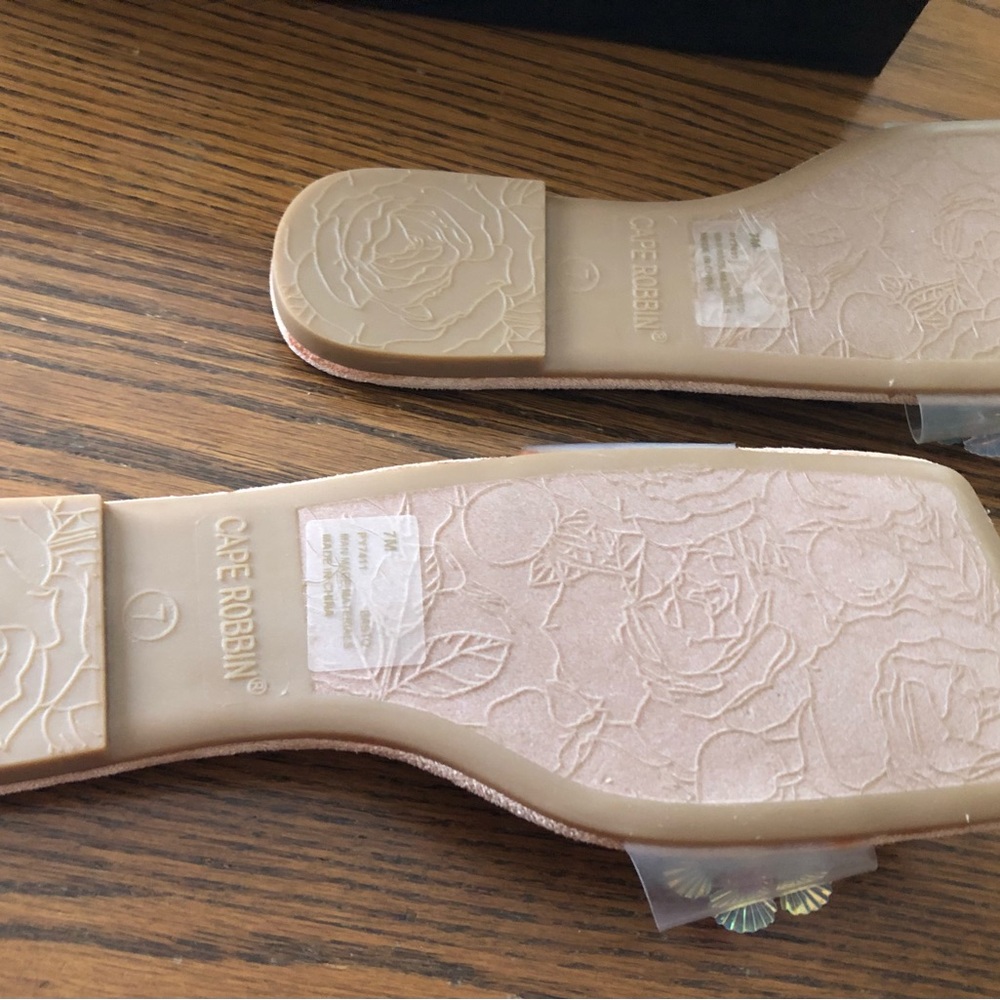 NWT CAPE ROBBIN Basto Nude Flower Sandals  Size 7 - Picture 3 of 4